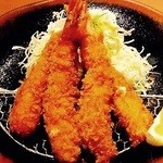 Takao Rengaya - 新鮮でぷりぷり大きめのブラックタイガーを三尾を御膳セットに。とんかつソースとタルタルソースで召し上がってください。