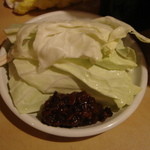 まんとく - 突き出し　きゃべつ+きゅうり　税抜き　２００円