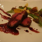 オーベルジュ・ド・リル - 仔羊の瞬間スモーク　夏野菜のサラダ添え　エピス風味の赤ワインソース