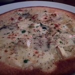 イタリア肉食堂PERO  - ４種類のチーズソースのPIZZA