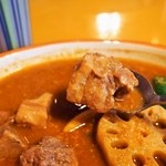 カレー魂 デストロイヤー - とり、ぶた、羊の3種肉MIXカレー！（豚角煮 梅風味）