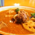 カレー魂 デストロイヤー - とり、ぶた、羊の3種肉MIXカレー！（ラム肉のミートボール）