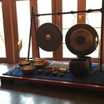 まずは、ガムラン楽器が並ぶレセプションでチェックイン