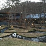 星のや軽井沢 - フロント・ライブラリーラウンジ・嘉助のある「集いの館」