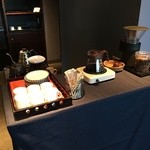 Hoshinoya Karuizawa - ライブラリーラウンジでモーニングコーヒーサービスがあります