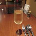 【シャンドンブリュット(グラス)　１０００円】