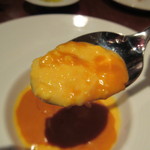 ジャン・ピエール - 【オマール海老とズワイガニのスクランブルエッグ】スクランブルエッグの中には蟹の身が入り、濃厚なソースには魚介の旨味がタップリ♪