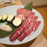 馬春楼 北新地総本店 - 桜焼肉も溶岩焼き　盛り合わせ・梅の一部