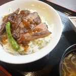 花咲 - 料理写真:熟成和牛ステーキ丼　当店イチオシ！！