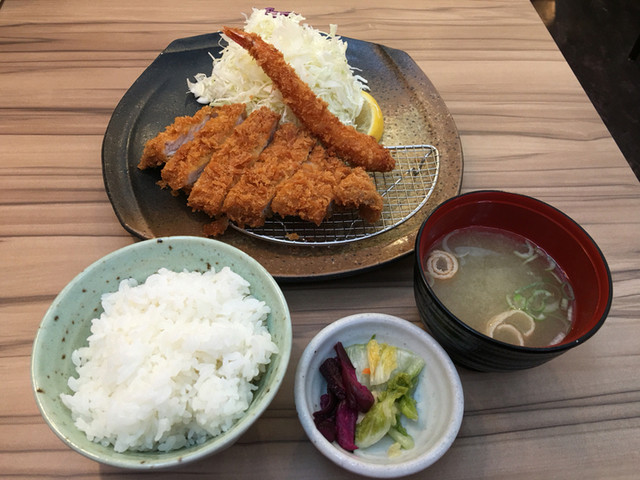 Relocated]Ton Yoshi Fakutori Ten - Bus Center Mae/Tonkatsu