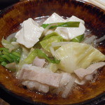 一家　駅南　ひっこみ滋庵 - モツ鍋（取り分けた後）