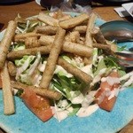 一家　駅南　ひっこみ滋庵 - 水菜と揚げたごぼうのサラダ