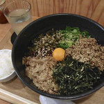 そばうさ - スタミナ冷まぜうどん（850円）