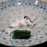 まき村 - お造り1　豊後水道の天然とらふぐ　薄造り
                
