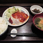 自由軒 - チーズのせハンバーグ