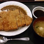 焼鳥・焼とん 串焼専科 串鐵 - ジャンボチキンカツカレー（660円）