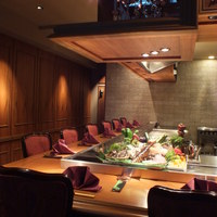 お客様のお時間希望に合わせ、お昼12:30より貸切にて鉄板焼コースをご用意致しております。