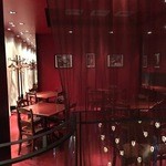 Cafe La Boheme - ２階は赤で統一感