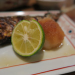 手打ち蕎麦 ほかげ - 新秋刀魚塩焼き　ズームアップ