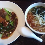 聚慶園 - 牛バラ肉丼+半ラーメン