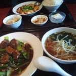 聚慶園 - 牛バラ肉丼+半ラーメンと麻婆豆腐定食
