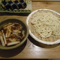 自家製粉石臼挽きうどん 青空blue 本店 - 蔵尾ポークとはくさいのつけ汁うどん［ブレンドうどん］