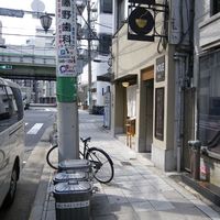 自家製粉石臼挽きうどん 青空blue 本店 - 視点:通り沿い西向き(北西に肥後橋駅)