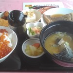 レストランポプラ - 鮭いくら丼定食（日替わりらんち）