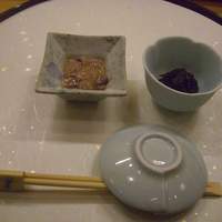 伊勢鮨 - ２０１０１年７月　塩辛とのりの佃煮のお通し