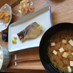 むらかみ食堂 - 焼き魚定食。鱈の西京焼き。