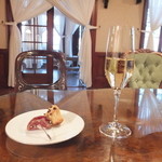 ヴィラ・デル・ソル - (2015/12)今回は、ウェルカムドリンクにスパークリングワインをいただきました。