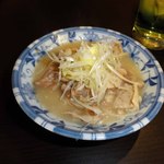 もつ焼　多しろ - 半分量の煮込み　出してもらえて良かった