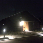 SHOKUDO YArn - シンプルかつモダンな外観。