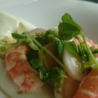 THE COSMOPOLITAN GRILL BAR TERRACE - 赤海老や根菜に、ほのかな酸味のクリームチーズ入りアボカドクリームが合う！