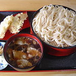純手打ちうどん 利休  - 肉汁うどん（並）+ちくわ天