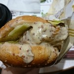 ケンタッキーフライドチキン 永山店 - 期間限定商品　粗挽きマスタードクリームの焼きチーズハンバーグサンド