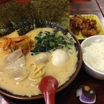 神山 - H.27.12.10.昼 キムチラーメン 880円+ランチメニューC 唐揚げセット +170円