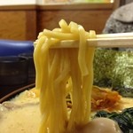 神山 - H.27.12.10.昼 麺リフト(キムチラーメン(中太麺))