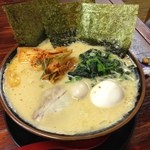神山 - H.27.12.10.昼 キムチラーメン(中太麺) 880円