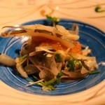 あら垣 - エンペラと香り野菜サラダ仕立て