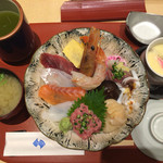 Tsukiji Sushi Sei - ちらし1242円税込み