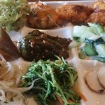 ちこり村 - 食いしん坊ですからプレートいっぱいに盛ってます