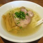 ストライプ ヌードルズ - 沖縄式塩らーめんのドアップ