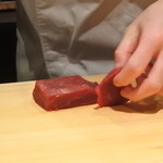 こま田 - 2015.12　マグロを捌いている