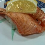 回転ずし 磯あそび - あぶりトロサーモン355円　見てこのアブラの乗り具合！