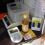 孤高のからあげ - レジです。電子マネーとツタヤポイントが使えますよ。ゆず甘酢という四国の四万十地方のゆずをつかったソース売っています。