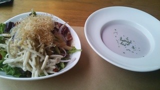 Hearty Cafe - ゴボウサラダと紫芋スープ