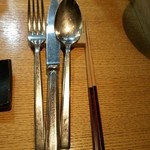 Tsukiji bon marushe - お箸が用意されてます