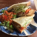 つむぎ - ローストチキンのサンドイッチ