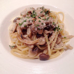 アンティカ オステリア マジカメンテ - ツナとキノコのラグー